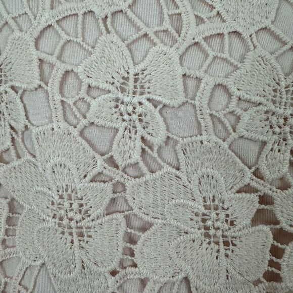 Skye's The Limit Women's Size M Allover Crocheted Lace Tee Beige Cream Coquette - Picture 4 of 8